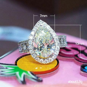 Anello con Zircone a Goccia, Gioiello Elegante da Donna per Fidanzamento e Anniversario, Anello Minimalista per Uso Quotidiano - Product Image 5