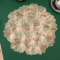 Décor de table 15 pouces Ginkgo évider PVC métallisé or chargeur assiette tapis fleur napperons pour réception de mariage de vacances