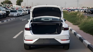 Auto Eléctrico BYD Qin Plus DM-i 2025 de Cuatro Ruedas - Product Image 5