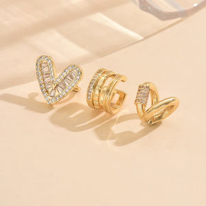 Boucles d'oreilles élégantes à clipser en forme de coeur de style coréen Ensemble de clous à la mode Pierre de zircon Cadeau à la mode pour les mamans en cuivre - Product Image 6