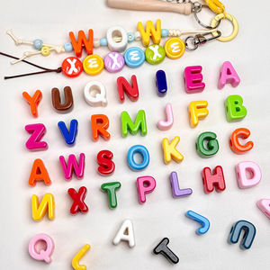 Huruf Akrilik Warna-warni Lubang Besar 3D Huruf Besar Jumbo Chunky Letter Manik-manik Besar untuk Gantungan Kunci Rantai Ponsel Pembuatan DIY - Product Image 1
