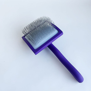 Cepillo de Aseo para Mascotas de Acero Inoxidable y Madera Duradera de Alta Calidad para Perros y Gatos - Product Image 1