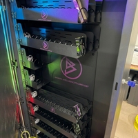 Máquina Expendedora Metálica Vertical con Pantalla Táctil de 43 Pulgadas y 24 SKU, con Escáner de Verificación de Edad para Vapeo en EE. UU.