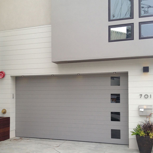 Porte de garage moderne OUNA Clean Line, design en panneaux d'aluminium ou d'acier, élégance simple avec système d'exploitation automatique - Product Image 1