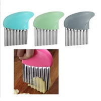 Nouveau trancheur de pommes de terre en acier inoxydable, gadget de cuisine domestique, trancheur de légumes, outil de froissage pour pommes de terre, concombres et carottes