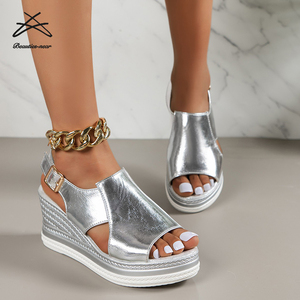 Chaussures d'été grande taille pour femmes Sandales d'été à plateforme et talon compensé avec bouche de poisson Sandales pour femmes avec boucle dorée Sandales décontractées - Product Image 2