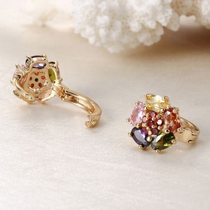 Boucles d'oreilles Huggie en zircon coloré, bijoux fantaisie pas chers en gros, modèle 2018, pour femme - Product Image 4