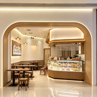 Café de luxe sur mesure, comptoir de bar en bois massif, design intérieur personnalisé
