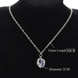 Collier de système solaire phosphorescent, pendentif boule de cristal à neuf planètes, lune et galaxie - Product Image 4