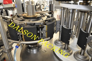 Proveedor de Máquinas Etiquetadoras Rotativas de Alta Velocidad con Pegamento Termofusible OPP a Precio de Fábrica, Fabricante de Máquinas Etiquetadoras de Botellas - Product Image 5