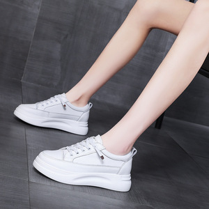 Sneakers blanches rehaussantes pour femme en cuir véritable, sélectionnées avec soin, nouvelle collection printemps 2026, mocassins à plateforme, chaussures décontractées - Product Image 4