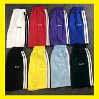 Shorts unisexe tendance pour jeunes, style couple, avec sangle rayée arc-en-ciel, design palmier style streetwear décontracté
