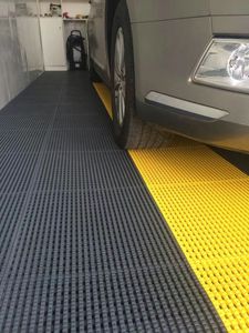 Suelo de Vinilo PVC de 13 mm de Espesor para Garaje, Resistente al Desgaste y Antideslizante, Instalación con Sistema de Clic para Almacenes, Oficinas y Exteriores - Product Image 1