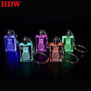 Guangzhou - Vente en gros pas chère de porte-clés carrés en cristal transparent personnalisés, porte-clés en verre LED, porte-clés personnalisés avec logo laser pour cadeau - Product Image 5