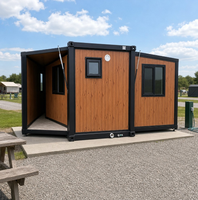Casa Contenedor Plegable Expandible con Acabado en Madera Tostada y Ventana de Doble Cristal para Campamentos, Glamping y Alojamiento Temporal