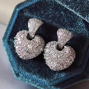 Orecchini in Oro Bianco con Diamanti Taglio Cuore, Colore D Naturale, Certificati GIA, Gioielli Romantici da Matrimonio, Gioielleria Fine da Donna - Product Image 4