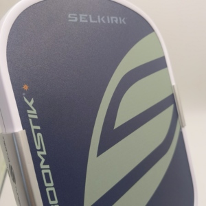 Compre al por mayor la paleta de pickleball SeIkrik Boomstick LABS Project, prensada en caliente, con núcleo de espuma de fibra de carbono Toray T700, aprobada por la USAPA - Product Image 4