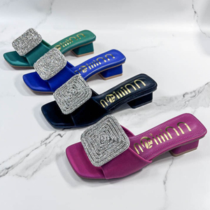 Sandalias de Mujer de Lujo con Pedrería, Estilo Chunky, Tacón Bajo, Verano 2025 - Product Image 1