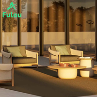 Fauteuil pivotant de club en teck massif pour extérieur, idéal pour hôtels modernes, jardins, résistant à l'eau, rembourré en mousse, confortable pour salon et cour.
