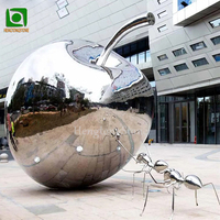 Sculpture abstraite d'art en métal de forme de pêche en acier inoxydable poli par miroir de décoration extérieure