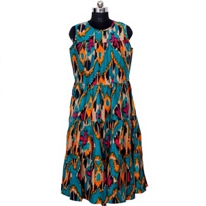 Robe longue plissée sans manches pour femme, imprimé floral numérique, col rond, en polyester/coton, antistatique, idéale pour les soirées en club - Product Image 1