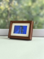 Cadre photo numérique intelligent WiFi 3,97 pouces Rouge profond Résolution 800x480 Coque en bois brut Cortex A7 Dual Core Interface TYPE-C