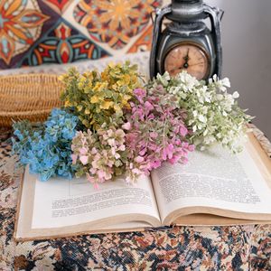 Bouquet de fleurs artificielles CallaFloral en plastique multicolore pour la décoration de la maison et les arrangements de mariage - Product Image 2