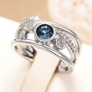 Anello con Design Geometrico Multistrato, Stile Colorato per Donne - Product Image 1