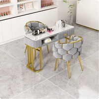 Ensemble de table et chaise de salon de manucure QM luxueux pour deux personnes, avec armoire de rangement, dessus en velours moderne, meubles écologiques pour hôtels et commerces
