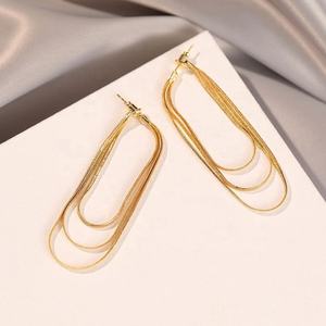 Nouvelles boucles d'oreilles clous en argent tibétain plaqué or géométriques haut de gamme pour femme, collection été 2025, avec chaîne serpent et pampilles en zircon - Product Image 5