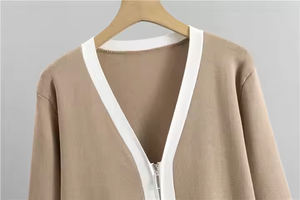 Оптовая продажа, осенне-зимний новый женский повседневный костюм из трех предметов, вязаный жилет с V-образным вырезом и женский кардиган с брюками - Product Image 4