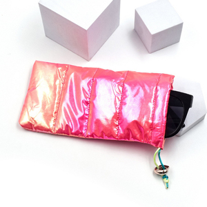 צבע זוהר בהיר, תיקים למטה נוצות נוצות למטה לוגו מותאם אישית תיק טלפון - Product Image 5