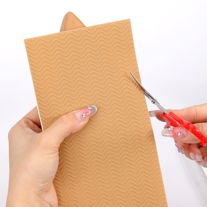 Semelles en caoutchouc antidérapantes et résistantes à l'usure pour talons hauts - Découpables et adaptées aux grandes tailles - Product Image 2