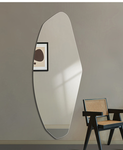 Specchio da parete a figura intera con specchio da toeletta a led a forma irregolare progettato da parete con luci - Product Image 2