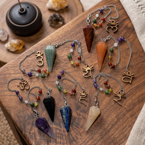 Grossiste Ensemble de Pendules Sanskrit à Facettes Chakra Style Feng Shui Pendules de Guérison en Cristal d'Agate Sculpté en Vente - Product Image 3