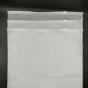 Grosir kustom logo Matte buram PVC <span class=keywords><strong>Zip</strong></span> Lock tas untuk T Shirt tas pakaian Biodegradable kemasan buram tas ziplock - Product Image 4