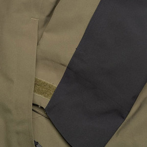 Chaqueta Acolchada Ligera y Cómoda para Hombre, con Capucha, Color Verde Oliva, Impermeable, Deportiva, con Logotipo Frontal, Corte Regular, para Invierno - Product Image 5