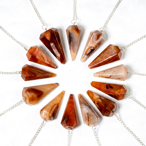 Péndulos Facetados en Forma de V de Cornalina Naranja al por Mayor, Generadores de Energía Aura Feng Shui de Piedras Preciosas Ecológicas para Decoración del Hogar - Product Image 1