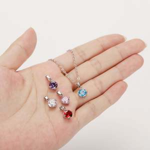 Collar Corto de Acero Inoxidable con Colgante de Zirconia 3A Impermeable, Chapado en Oro de 18k, Diseño Simple - Product Image 2