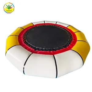 Trampolin Mengambang Air Lompat Aqua, Trampolin Air Tiup dengan Perosotan untuk Taman Hiburan