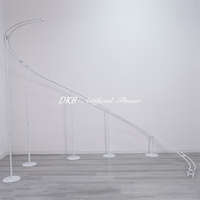Support de toile de fond en arche réglable en hauteur DKB pour scène de mariage avec décorations florales et rideaux pour événements festifs