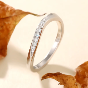 Anillo de Eternidad Minimalista de Plata 925 con Moissanita, Corte Brillante Redondo, Engaste Pavé, Joyería de Compromiso para Mujer - Product Image 5