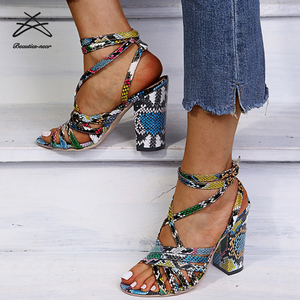 Nuovo design, <span class=keywords><strong>scarpe</strong></span> da sandalo <span class=keywords><strong>con</strong></span> <span class=keywords><strong>tacco</strong></span> a croce da donna <span class=keywords><strong>con</strong></span> cinturino incrociato estivo <span class=keywords><strong>con</strong></span> stampa serpente multicolore - Product Image 4