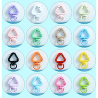 Accessoires de porte-clés à ressort triangulaires peints, clips, anneaux de suspension triangulaires, boucles pour porte-clés, clips, breloques de sac, crochets pivotants