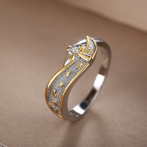 Bague bicolore mate Creative Footprint, bijou de mode pour femme, à porter au quotidien - Product Image 1