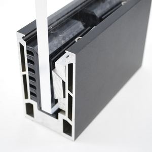 Profilé de garde-corps en aluminium 6063 T5 de l'usine ZHONGLIAN pour balcon et escalier, avec base en U sans cadre - Product Image 6