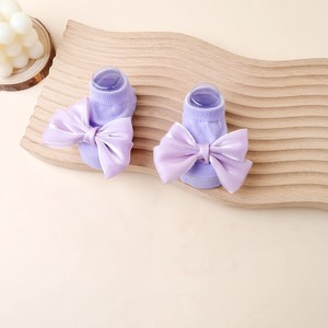 Calzini Antiscivolo per Bambine con Fiocco, Calzini a Pois con Grip per Neonati, Calzini alla Caviglia Antiscivolo per Bambini da 0-2 Anni - Product Image 4