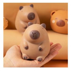 Juego de Juguetes Blandos de Capibara Personalizados de Primera Calidad con Material TPR Ecológico para el Alivio del Estrés y el Juego Sensorial de Niños de 8 Años en Adelante - Product Image 1