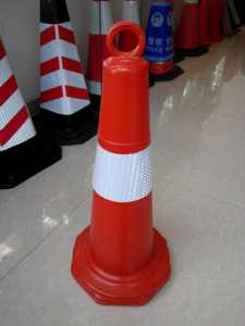 सड़क शंकु पीई 680mm छोटे रेत नीचे अंगूठी शंकु सुरक्षा चेतावनी चिंतनशील आपातकालीन शंकु - Product Image 5