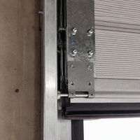 Porte sectionnelle industrielle sur mesure à levage vertical en acier pour entrepôt, idéale pour usage en usine